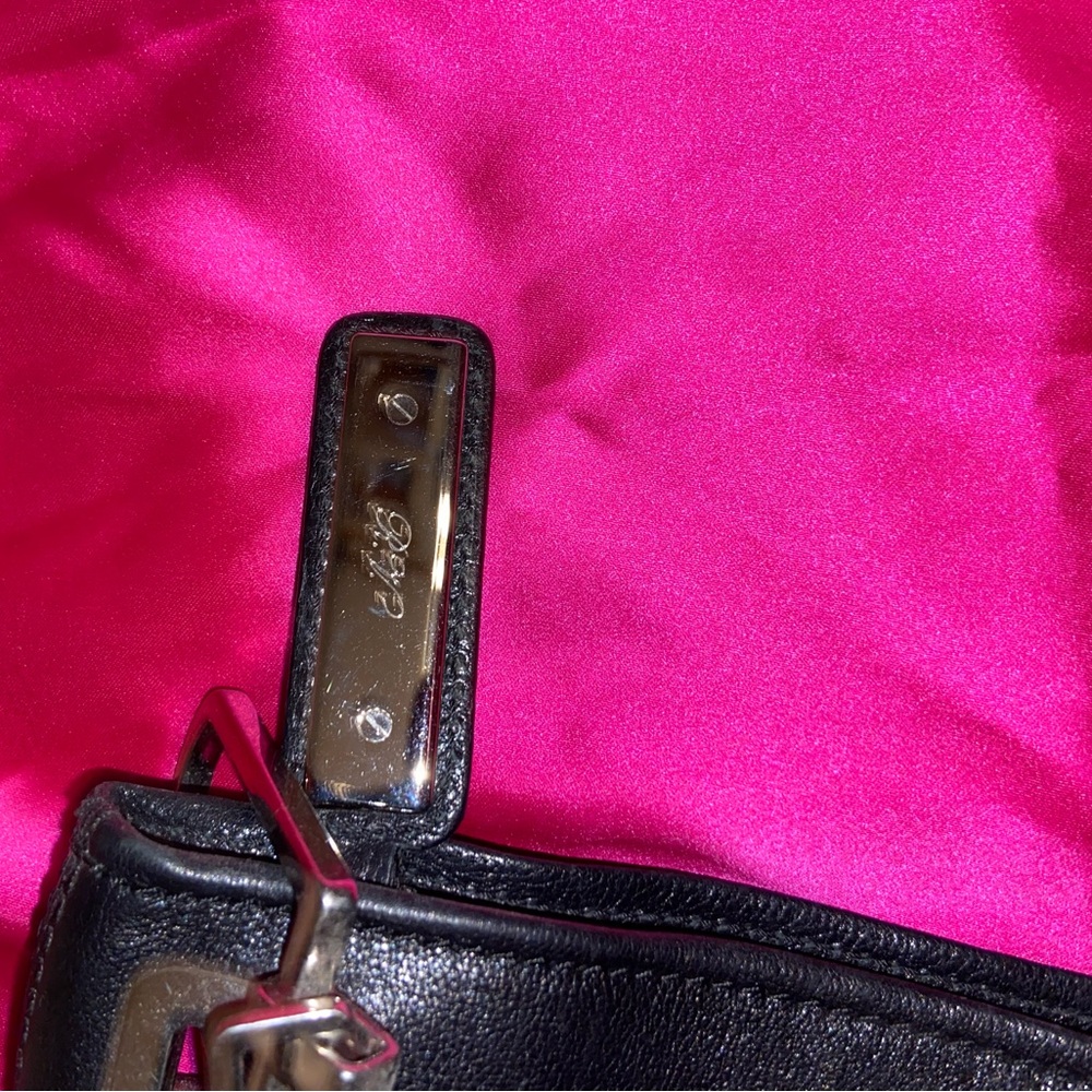 ROGER VIVIER BEAUTIFUL, CLASSIC SHOULDER BAG! PRICE IS NEGOTIABLE! - Picture 11 of 12